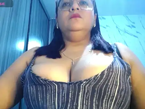PaholaBigtits online show from July 2026 07:51:01 PM
