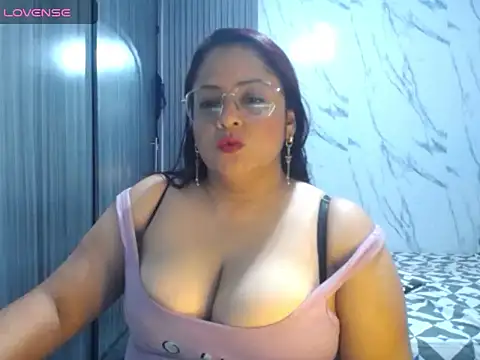 PaholaBigtits online show from July 2026 05:56:01 PM