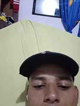Snapshot of davidflz95 chatting on July 2026 02:16:01 AM davidflz95 online show from July 2026 02:16:01 AM