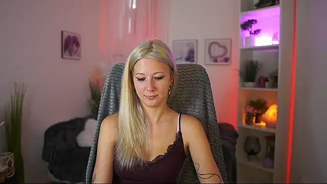 EmilySwann  online show from July 2026 01:17:01 PM