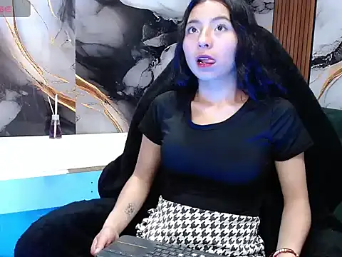 little cute31 online show from July 2026 06:10:01 PM