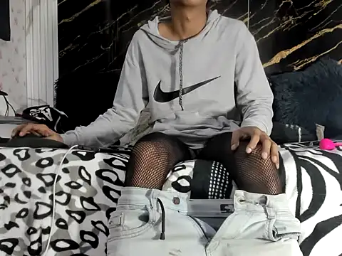 young boy4luv online show from July 2026 05:38:01 PM