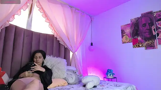 Shannel01 online show from July 2026 07:28:02 PM
