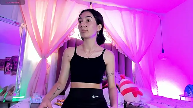 Shannel01 online show from July 2026 07:27:01 PM