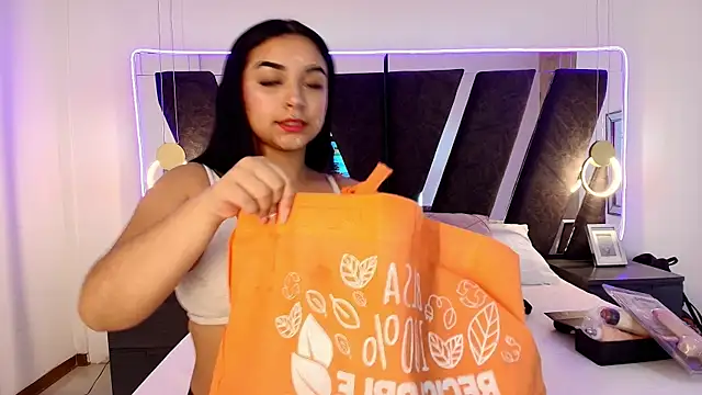 amber jhonson   online show from July 2026 10:00:01 PM