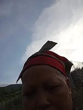 Single-M0m69 online show from July 2026 10:46:02 AM