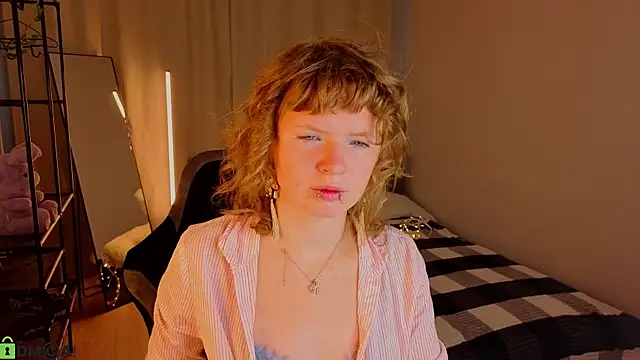 VioletDesiree online show from July 2026 01:04:01 AM