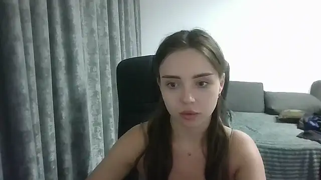 EmilliaMils online show from July 2026 08:33:02 PM