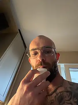 Matthewnoir online show from July 2026 06:04:01 PM