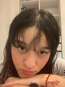 Snapshot of ruemi_rose chatting on July 2026 03:23:01 AM ruemi rose online show from July 2026 03:23:01 AM