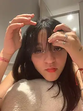 Snapshot of ruemi_rose chatting on July 2026 05:22:01 AM ruemi rose online show from July 2026 05:22:01 AM