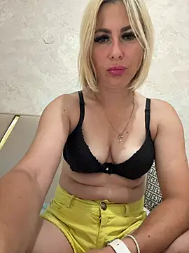 little berry77 online show from July 2026 07:50:01 AM