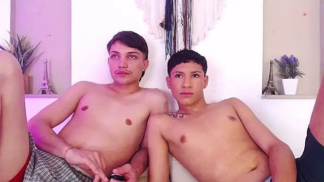 Snapshot of twin_heat chatting on July 2026 09:44:01 PM twin heat online show from July 2026 09:44:01 PM