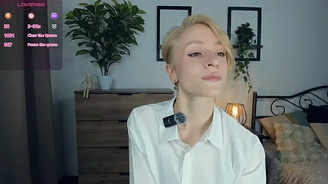 JanettePerro online show from July 2026 07:49:01 PM