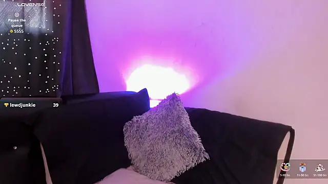 EmmilyRosee online show from July 2026 10:23:01 PM