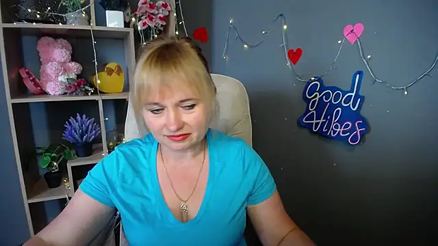 KiraSmiling online show from July 2026 06:21:02 AM