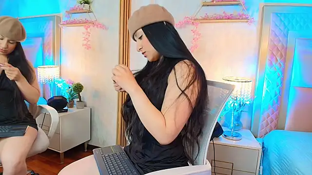 Snapshot of ElyThompson_ chatting on July 2026 12:25:02 PM ElyThompson online show from July 2026 12:25:02 PM