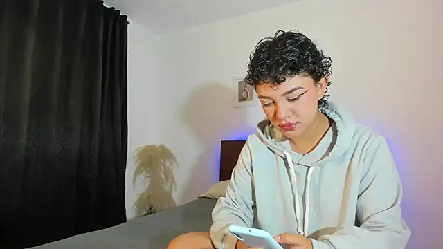 kade demi online show from July 2026 05:05:02 AM