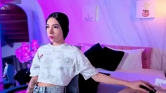 Tifanny M online show from July 2026 03:37:02 PM