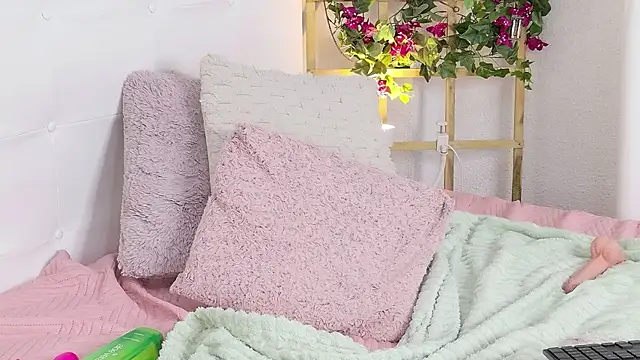 Juicybloom online show from July 2026 11:17:02 AM