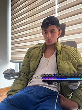 ItsJuanLuxxOficial online show from July 2026 04:43:02 PM