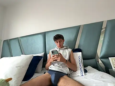 ItsJuanLuxxOficial online show from July 2026 06:24:02 PM