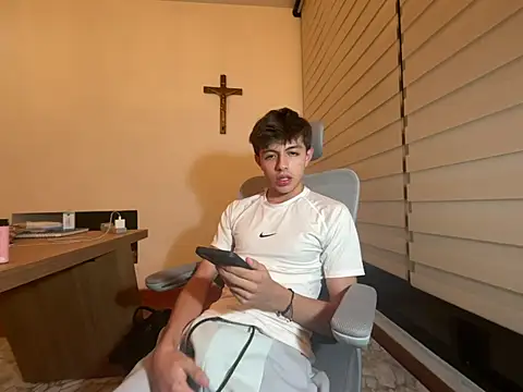 ItsJuanLuxxOficial online show from July 2026 01:26:01 AM