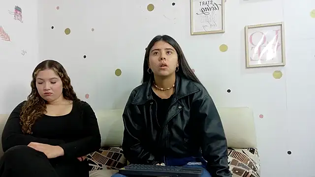Snapshot of Emilyblosom-y-MiaRose chatting on July 2026 05:15:02 PM Emilyblosom-y-MiaRose online show from July 2026 05:15:02 PM