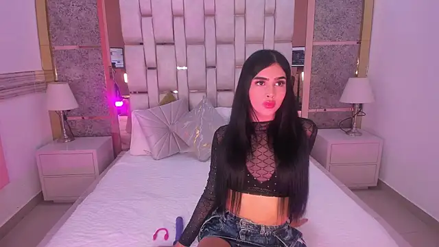NahomiDeluxe online show from July 2026 01:35:02 PM