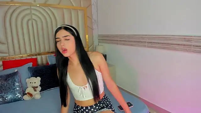 NahomiDeluxe online show from July 2026 01:25:02 PM