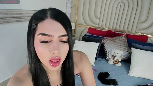 NahomiDeluxe online show from July 2026 01:32:02 PM