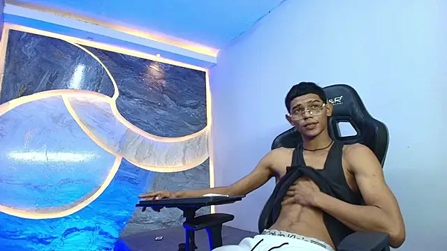 Snapshot of sex_boy33_ chatting on July 2026 06:55:02 AM sex boy33 online show from July 2026 06:55:02 AM