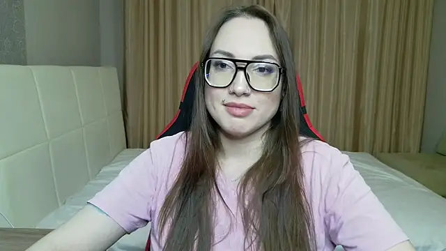 CarolineGlow  online show from July 2026 06:00:01 PM