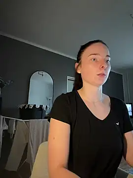 Snowhiite online show from July 2026 06:11:02 PM