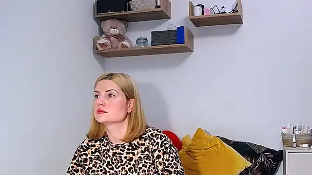 Snapshot of alisenties chatting on October 2025 02:37:01 PM alisenties online show from October 2025 02:37:01 PM