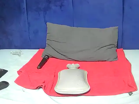 Serafyynxo online show from July 2026 06:28:01 PM