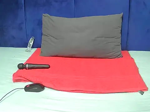Serafyynxo online show from July 2026 05:09:02 PM