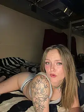 Snapshot of CandaceMarie chatting on July 2026 04:30:01 AM CandaceMarie online show from July 2026 04:30:01 AM