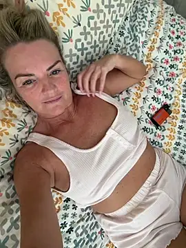 Snapshot of Holly-BlondeMILF44 chatting on July 2026 11:12:02 AM Holly-BlondeMILF44 online show from July 2026 11:12:02 AM