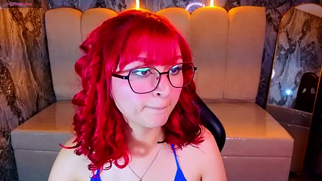 Queen Red v online show from July 2026 08:07:01 PM