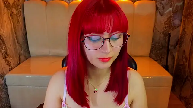 Queen Red v online show from July 2026 03:04:01 AM