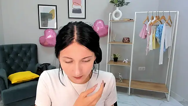 AnneMullins online show from July 2026 01:39:02 PM