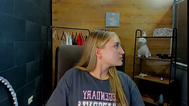 AnaaHunter online show from July 2026 03:37:02 PM