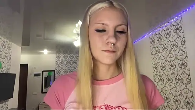 LanaLivee online show from July 2026 05:11:02 PM