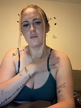 BaddieRiRi224 online show from July 2026 12:23:01 PM