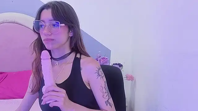 Snapshot of Marinette_Lux chatting on July 2026 07:56:04 PM Marinette Lux online show from July 2026 07:56:04 PM