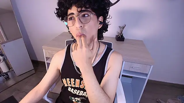 ElliotNoir online show from July 2026 07:20:02 PM
