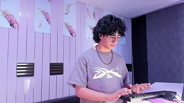 ElliotNoir online show from July 2026 07:15:02 PM