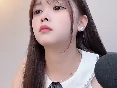 Winnie005 online show from July 2026 10:39:01 AM