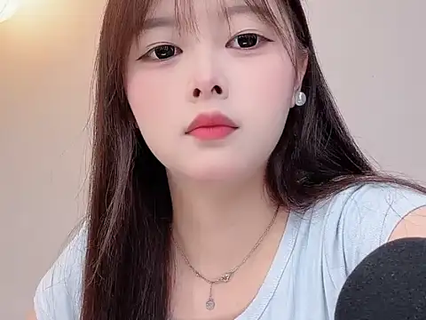 Winnie005 online show from July 2026 02:47:02 AM